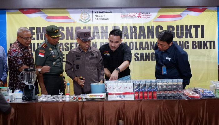 GELORA KEADILAN SANGGAU: Puluhan Kasus Pidana Dimusnahkan Dalam Ritual Penegakan Hukum