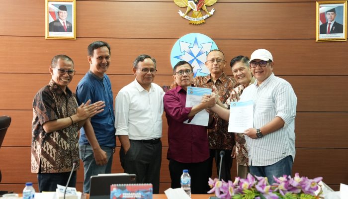 Persatuan PWI, Asa Bersemi: Kisah Damai di Balik Meja Perundingan