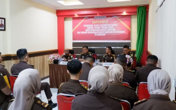 Kejati Kalbar gelar supervisi kinerja di Kejari Sanggau, fokus pada Restorative Justice. Baca bagaimana hukum humanis diterapkan di ujung Kalimantan Barat!