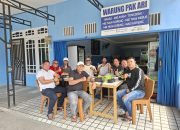 Adalah Burhanudin Abdullah, sang nahkoda Laskar Anti Korupsi Indonesia (LAKI), yang malam itu menjadi pusat gravitasi perbincangan.