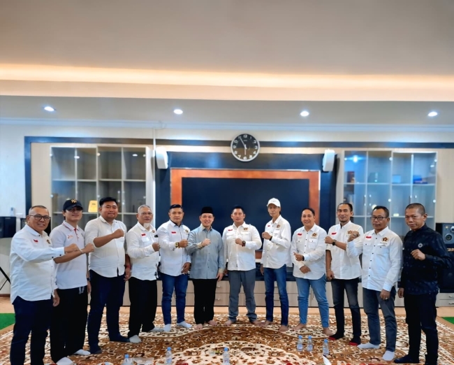 Tak hanya itu, Gubernur Kalimantan Barat Ria Norsan juga memberikan apresiasi kepada Wawan Suwandi, Plt Ketua PWI Kalbar, agar terus memperkuat kolaborasi dengan pemerintah provinsi dalam meningkatkan kualitas pers di daerah.