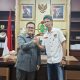 Bayangan mendung tak mampu meredupkan semangat Plt Ketua PWI Kalbar, Wawan Suwandi, dan jajaran pengurusnya. Langkah mereka tegap, menuju gedung megah DPRD Provinsi Kalimantan Barat. Di sana, Ketua DPRD Provinsi Kalimantan Barat, Aloysius SH M.Si, telah menunggu dengan hangat, siap menyambut para utusan dunia jurnalistik Kalimantan Barat.