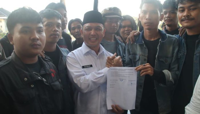 Suara Petani Kalimantan Barat Bergema, Gubernur Ria Norsan Temui Mahasiswa