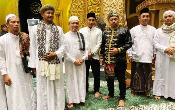 Gubernur Kalimantan Barat, Ria Norsan, tegaskan peran vital santunan anak yatim dalam mewujudkan Generasi Emas. Melalui acara yang diinisiasi LDM Kalbar, 3.000 anak yatim menerima bantuan, menandai komitmen pemerintah daerah terhadap investasi sosial.