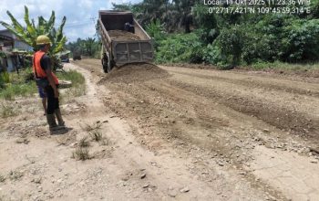Fokusnya adalah Peningkatan Jalan Sidas-Simpang Tiga di Kabupaten Landak. Jalan ini vital bagi arus logistik komoditas.