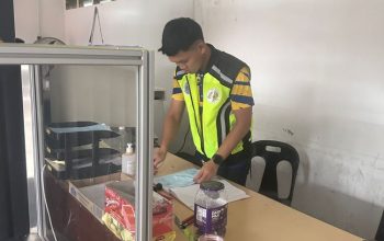 Pemerintah Malaysia melalui Badan Kontrol dan Perlindungan Perbatasan (BKPP) memperketat keamanan di 22 titik masuk, termasuk di Tebedu, Sarawak. Langkah strategis ini mencakup pengalihan fungsi pemeriksaan bea cukai, kolaborasi internasional dengan Indonesia, dan pengetatan terhadap barang bersubsidi serta ekspor untuk memerangi penyelundupan narkotika dan barang ilegal.