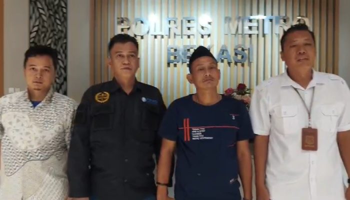 dari kiri ke kanan Dalih, Sony Chandara, S.H., (kuasa hukum), Amar dan Suratno, S.H (kuasa hukum)