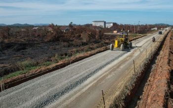 Transformasi infrastruktur jalan di Desa Galang, Mempawah. Ada solusi peninggian badan jalan guna mengatasi banjir kronis, meningkatkan mobilitas ekonomi, serta mewujudkan konektivitas aman di Kalimantan Barat lewat dana APBN 2026.