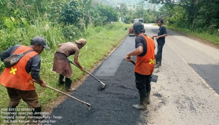 Bukan Mangkrak, Proyek Jalan di Kalimantan Barat Masih On Progress Sesuai Prosedur