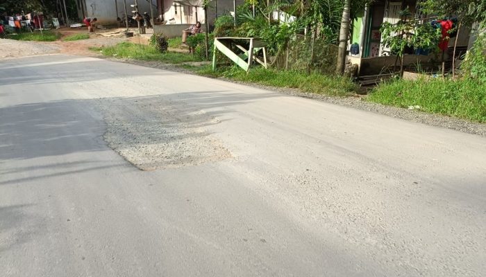 Jalan Baru di Sekadau Sudah Rusak, Warga Minta Proyek Rp14,8 Miliar Diperiksa