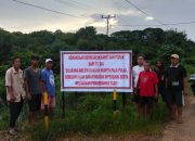 Keberatan Terhadap PT. BIA, Warga Tutup Jalan Desa