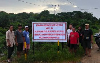 Keberatan Terhadap PT. BIA, Warga Tutup Jalan Desa