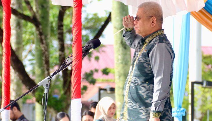 PIMPIN UPACARA HARGANAS KE-33, SEKDA KALBAR TEKANKAN PENTINGNYA PERAN AYAH DALAM MEMBANGUN KELUARGA TANGGUH