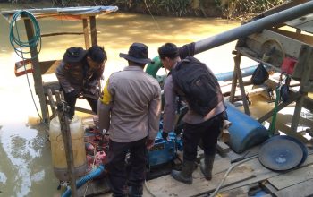 Polsek Meliau Tertibkan PETI di Sungai Boyan, Empat Set Peralatan Diamankan