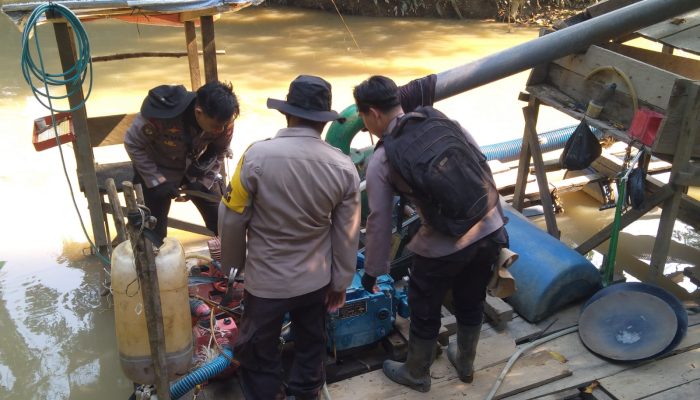 Polsek Meliau Tertibkan PETI di Sungai Boyan, Empat Set Peralatan Diamankan