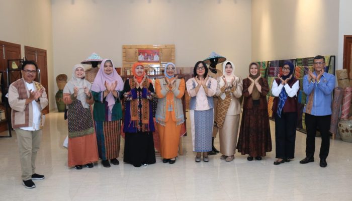 GUBERNUR JATIM KUNJUNGI DEKRANASDA KALBAR, PERKUAT KOLABORASI PENGEMBANGAN UMKM DAN EKONOMI KREATIF