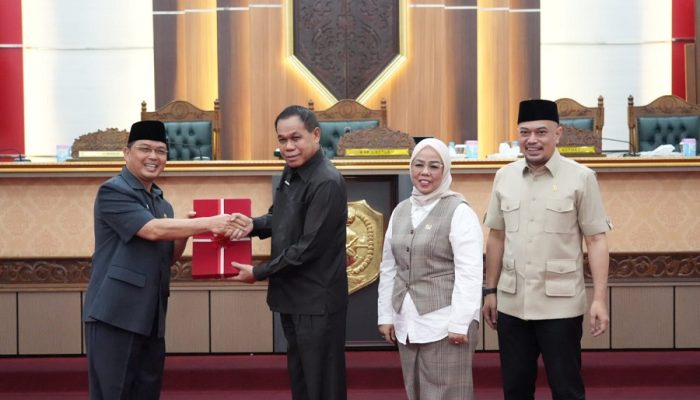 GUBERNUR RIA NORSAN SAMPAIKAN NOTA PENJELASAN PERUBAHAN KUA-PPAS APBD TA 2026