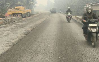 Masyarakat Apresiasi BPJN Kalbar Aspal Proyek Peninggian Jalan Sungai Ambawang Kubu Raya