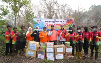 AKSI NYATA TP PKK KALBAR, SALURKAN AIR BERSIH UNTUK WARGA TERDAMPAK KARHUTLA DI KUBU RAYA