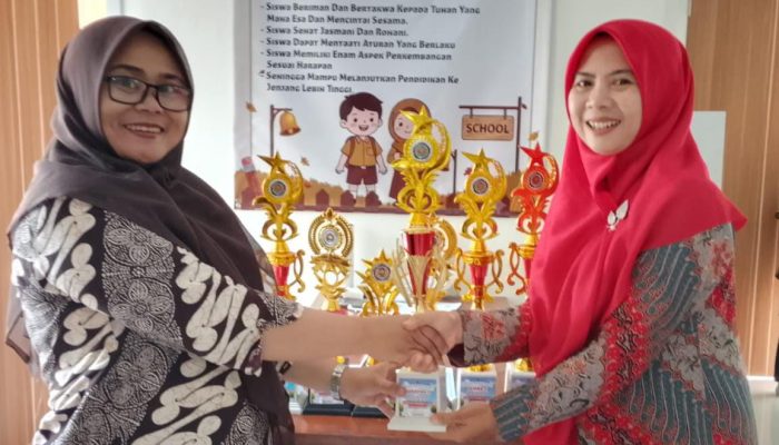 LAGI, TK NIRWANA CENDIKIA RAIH TUJUH PIALA PADA LOMBA MEWARNAI ANAK DAN ORANGTUA