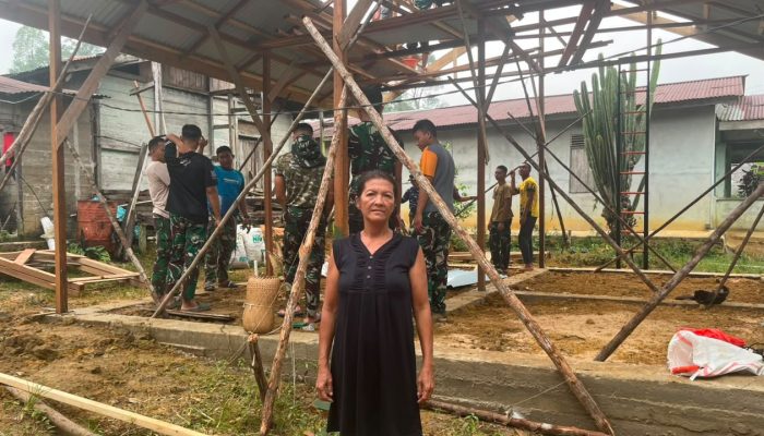 Di Balik Pembangunan Rumah Bu Suhanim, Ada Pengabdian dan Kepedulian Satgas TMMD Ke-130 Kodim 1210/Landak.