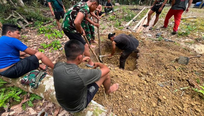 Senyum Bahagia dan Rasa Syukur Bu Suhanim, Satgas TMMD Ke-130 Kodim 1210/Landak Mulai Bangun MCK.