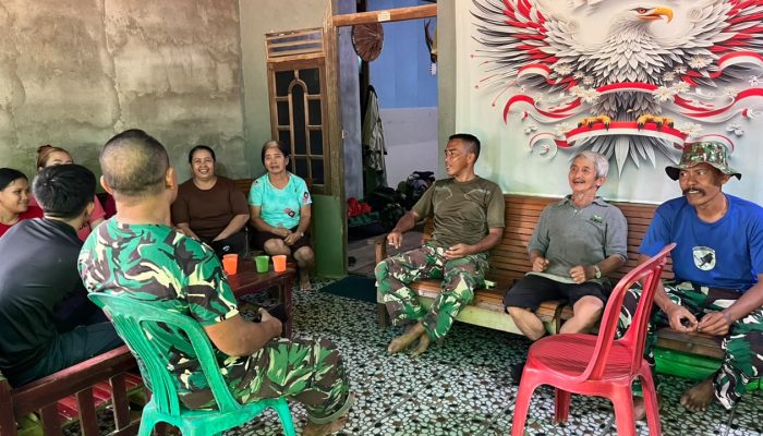 Kemanunggalan TNI dan Rakyat Membara Warga Dusun Nahaya Temiang Antusias Bersama Satgas TMMD Ke-130 Kodim 1210/Landak.