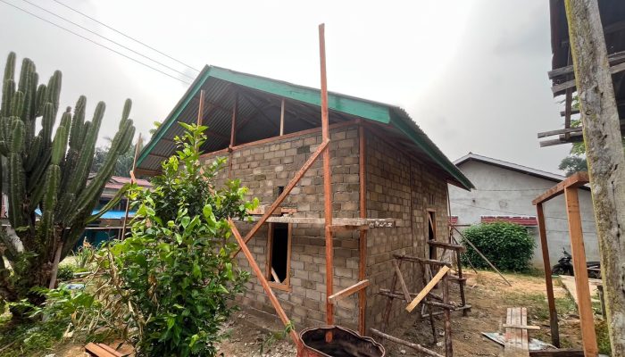 Harapan Baru Ibu Soanim Kian Nyata, Pemasangan Batako RTLH Hampir Rampung Dikerjakan Satgas TMMD Ke-130 Kodim 1210/Landak.