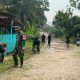 Bersama Membangun Desa, Satgas TMMD Ke-130 Kodim 1210/Landak dan Warga Tunjukkan Kekompakan.