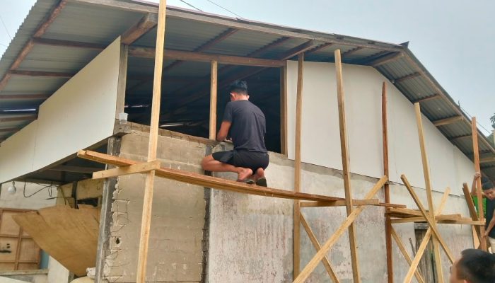 Penuh Ketekunan dan Semangat, Satgas TMMD Ke-130 Kodim 1210/Landak Lanjutkan Pengerjaan RTLH