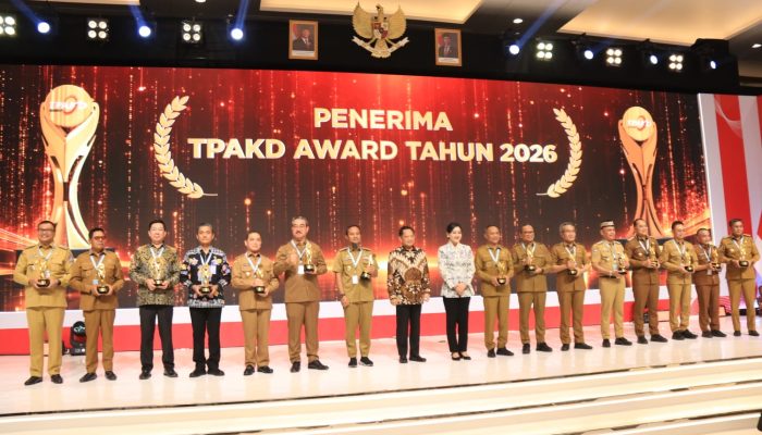 PEMPROV KALBAR RAIH TPAKD TERBAIK WILAYAH KALIMANTAN TAHUN 2026
