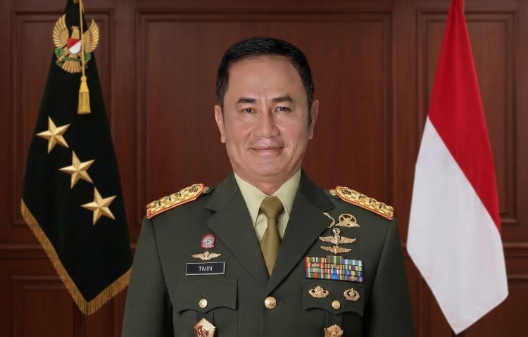 Letjen TNI Iwan Setiawan resmi menjabat Pangkostrad. Simak rekam jejak lengkap, dari Kopassus hingga Danpussenif, siap bawa Kostrad makin tangguh.