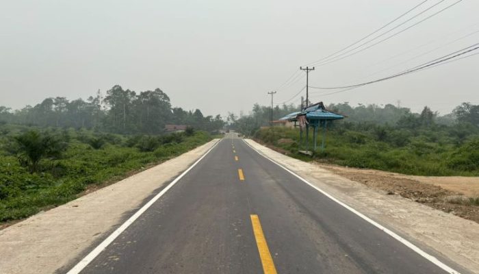 Mengurai Tuntas Proyek Jalan Sanggau-Sekadau: Tantangan Padat Lalu Lintas